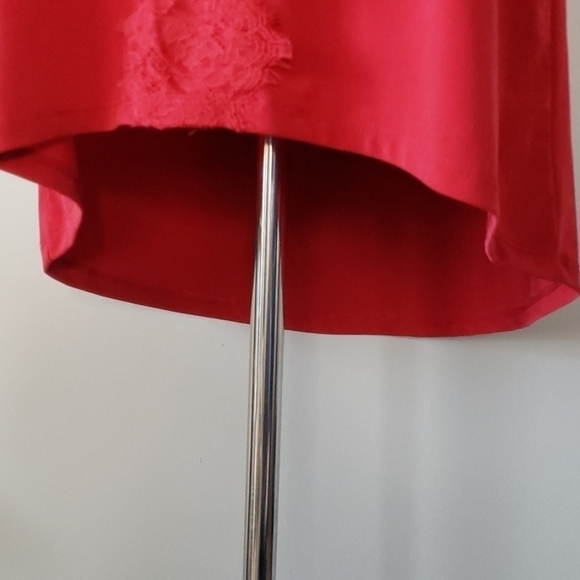 Cato red tank with lace accent and hi-low hem - Picture 4 of 8